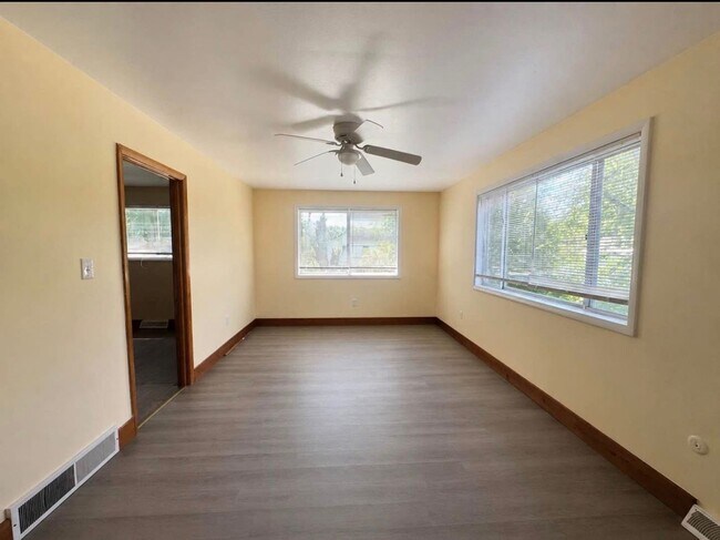 Foto del edificio - 1027-1029 Elwood st