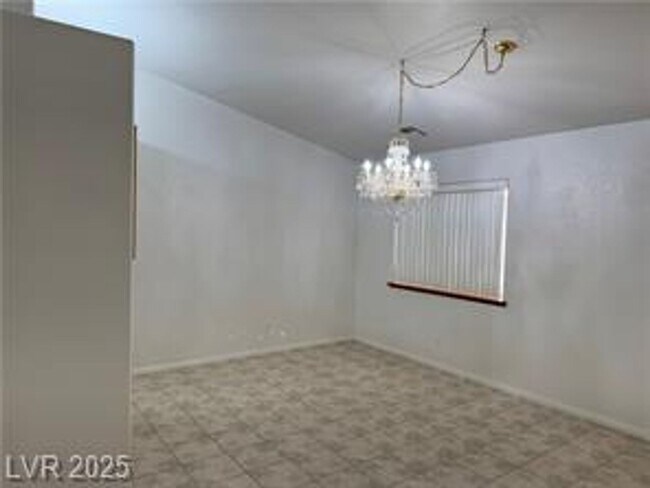 Foto del edificio - Now available - first time rental!