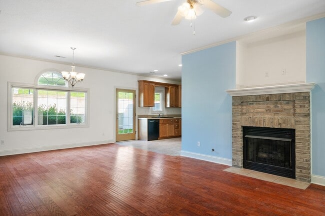 Photo - 3 bed/2 1/2 Bath. Pet Friendly, Pool, Townhome
