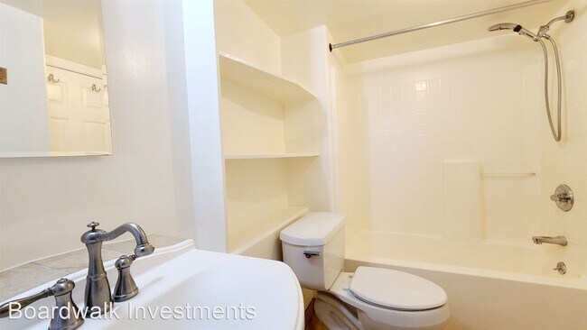 Building Photo - 2 br, 2 bath House - 45 Staples Ave.