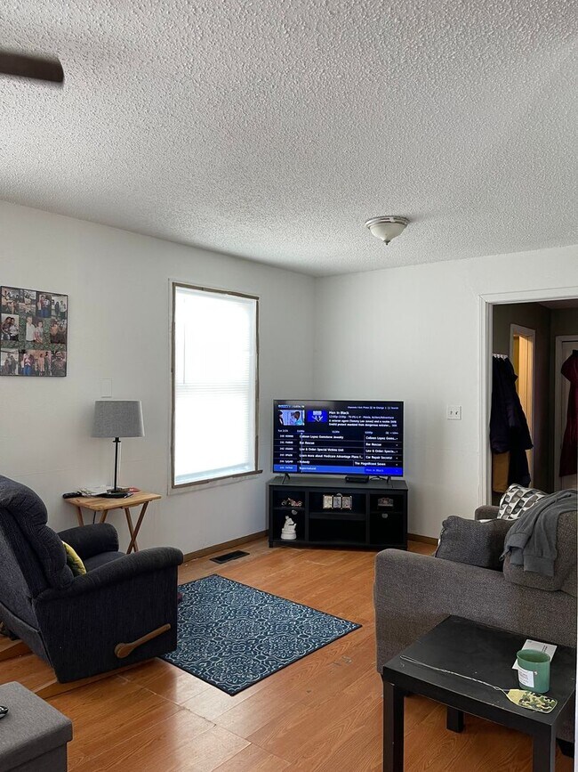 Building Photo - 2 Bed 1 bath - Cassville MO