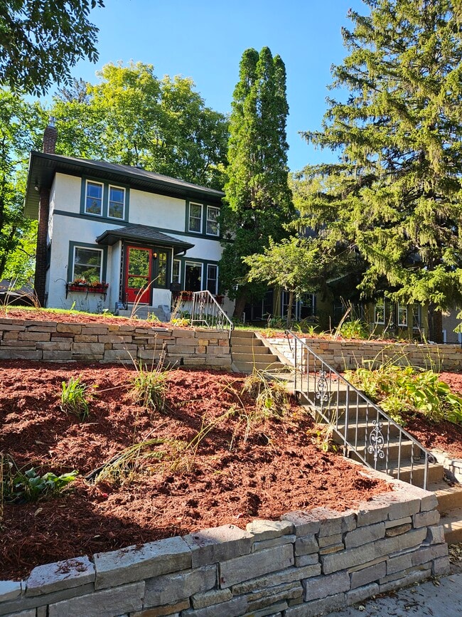 Building Photo - 4732 Harriet Ave