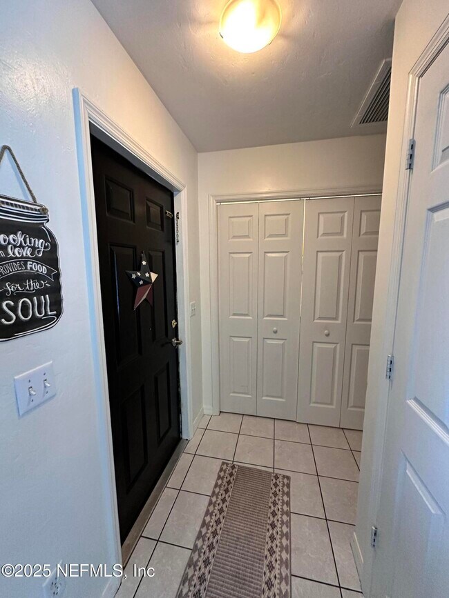 Foto del edificio - 22490 Pine St
