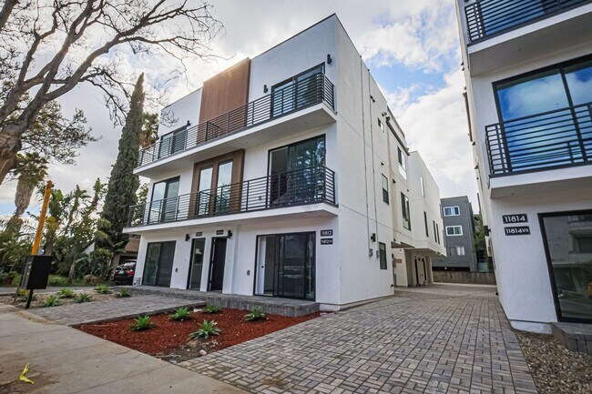 Foto del edificio - Live Large in NoHo: 5 Bed, 4 Bath + Roofto...