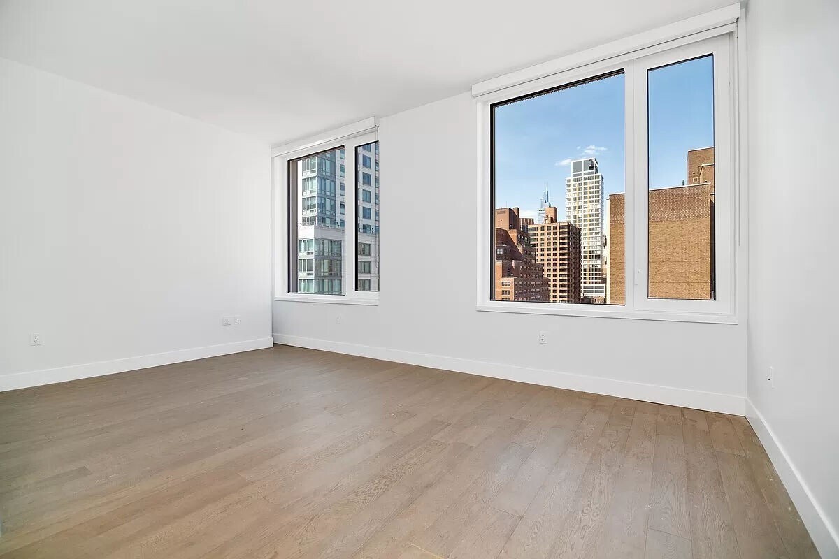 Foto principal - 200 E 23rd St
