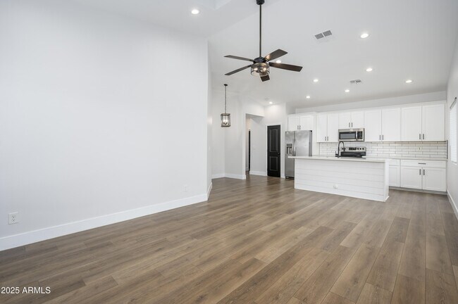 Foto del edificio - 274 N Delaware St