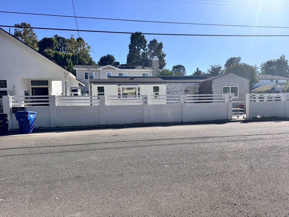 Foto principal - 11836 Laurelwood Dr