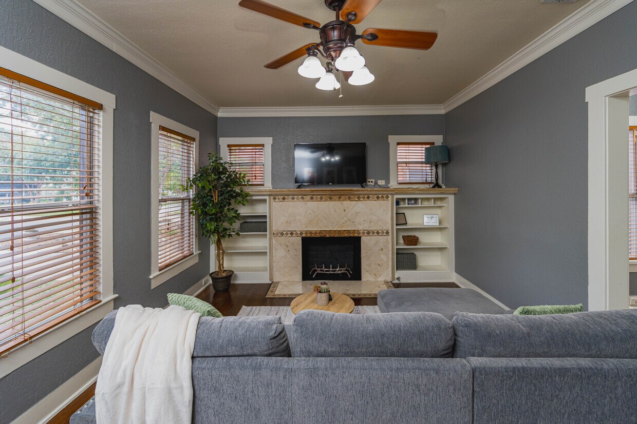 Foto principal - 1717 W Summit Ave