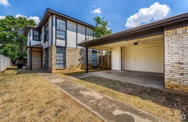 Building Photo - 6814 S Creek Dr