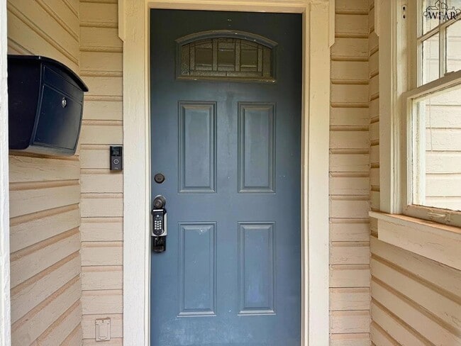 Building Photo - 1716 Victory Ave