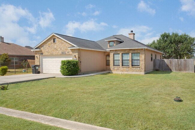 Foto del edificio - Beautiful custom home ready for asap move ...