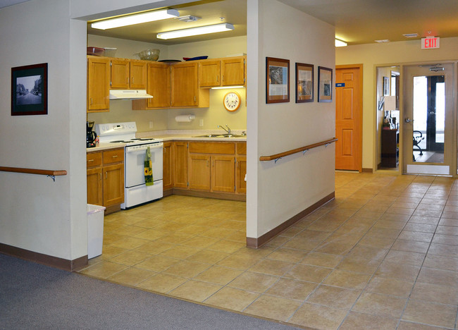 Building Photo - River Shores Regency House