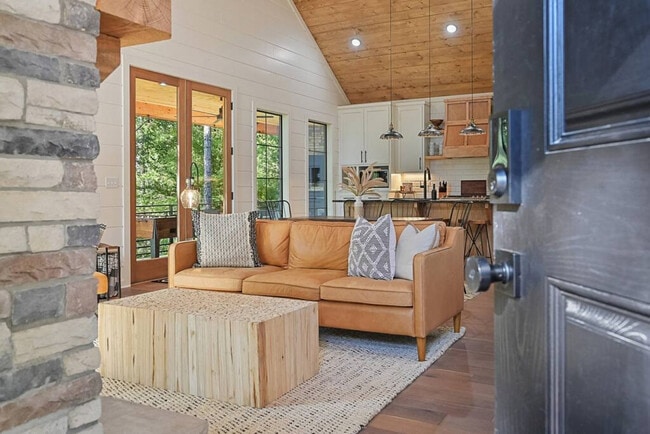 Building Photo - 42 Hickory Rdg Rd