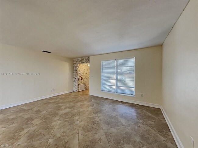 Foto del edificio - 3 br, 2 bath House - 8680 NW 26th St