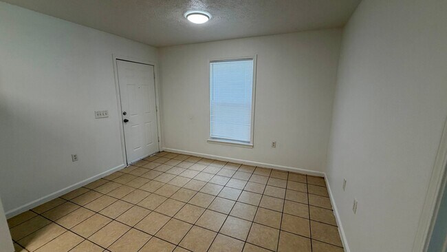 Foto del edificio - 9127 Laird St
