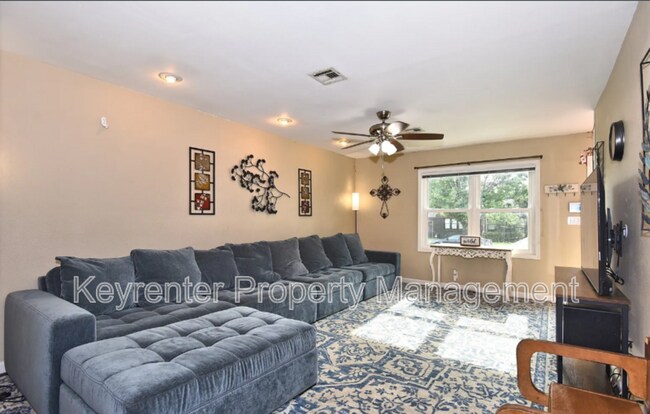 Foto del edificio - 736 N Gary Pl
