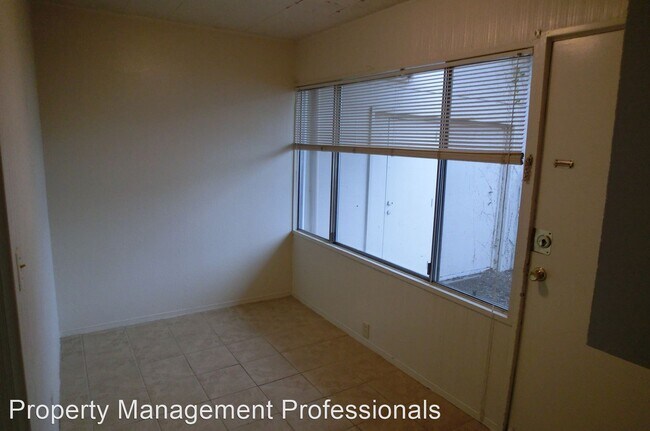 Building Photo - Studio, 1 bath House - 836 #2B NW 6th St