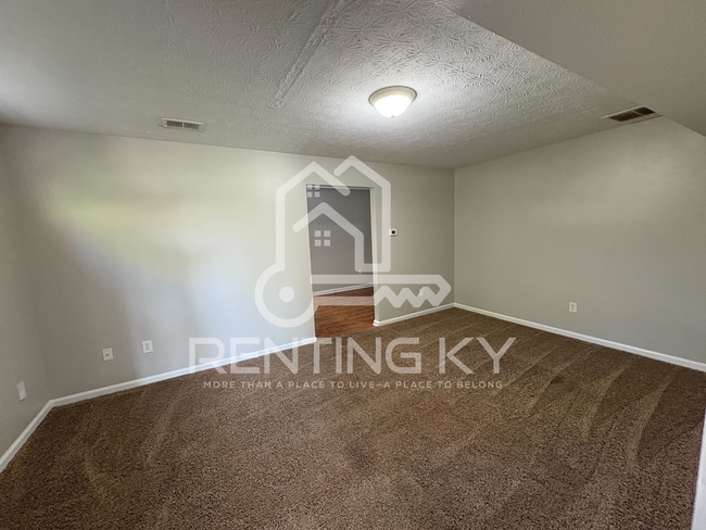 Building Photo - Spacious 2-Bed, 1.5-Bath Townhome!