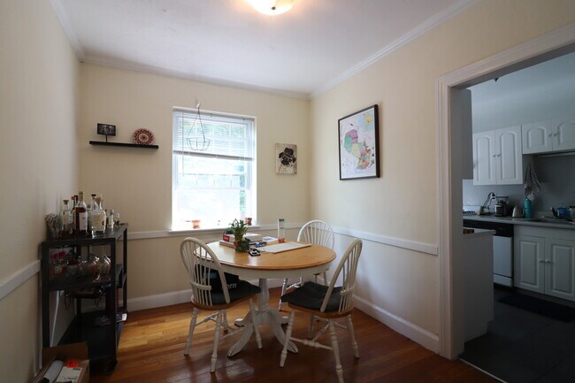 Building Photo - 1153 Beacon St