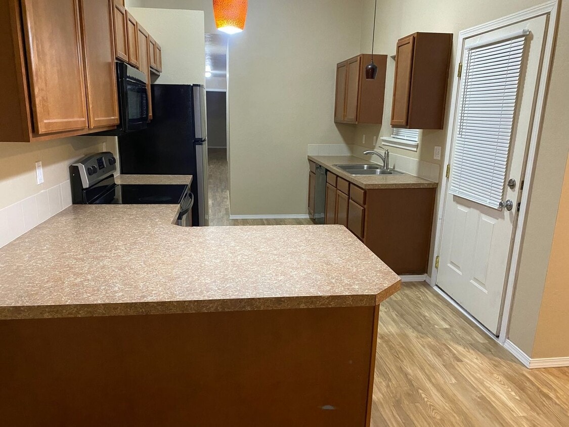 Primary Photo - 310 S David St