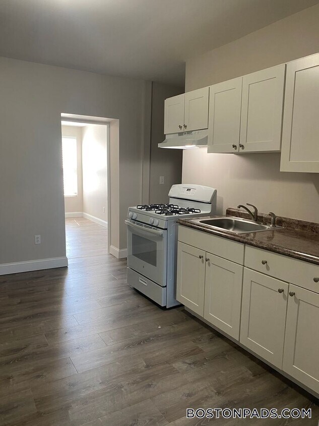 Foto principal - 671 Middle St