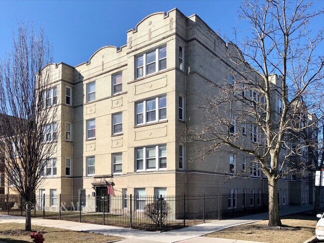 Building Photo - 5052 N Troy St