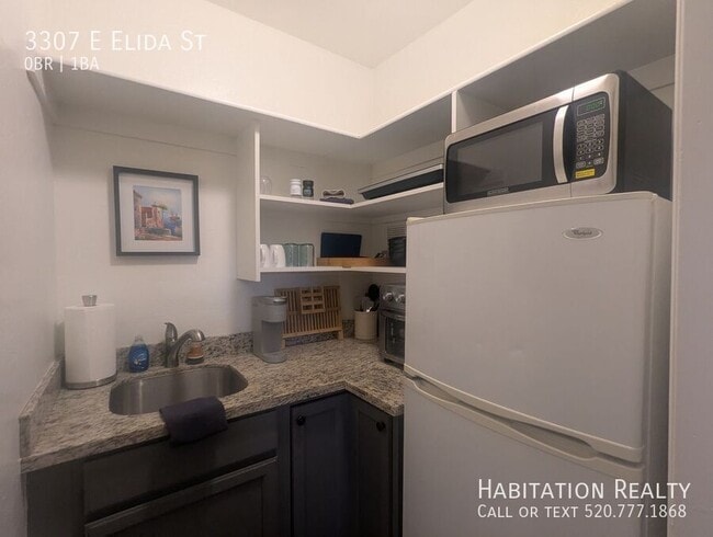 Building Photo - 3307 E Elida St