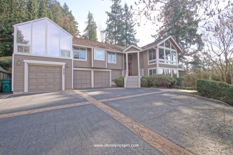 Foto principal - 2668 E Lake Sammamish Pkwy NE