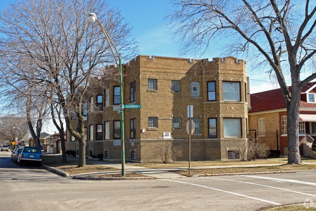 Foto principal - 6403 S Kilpatrick Ave