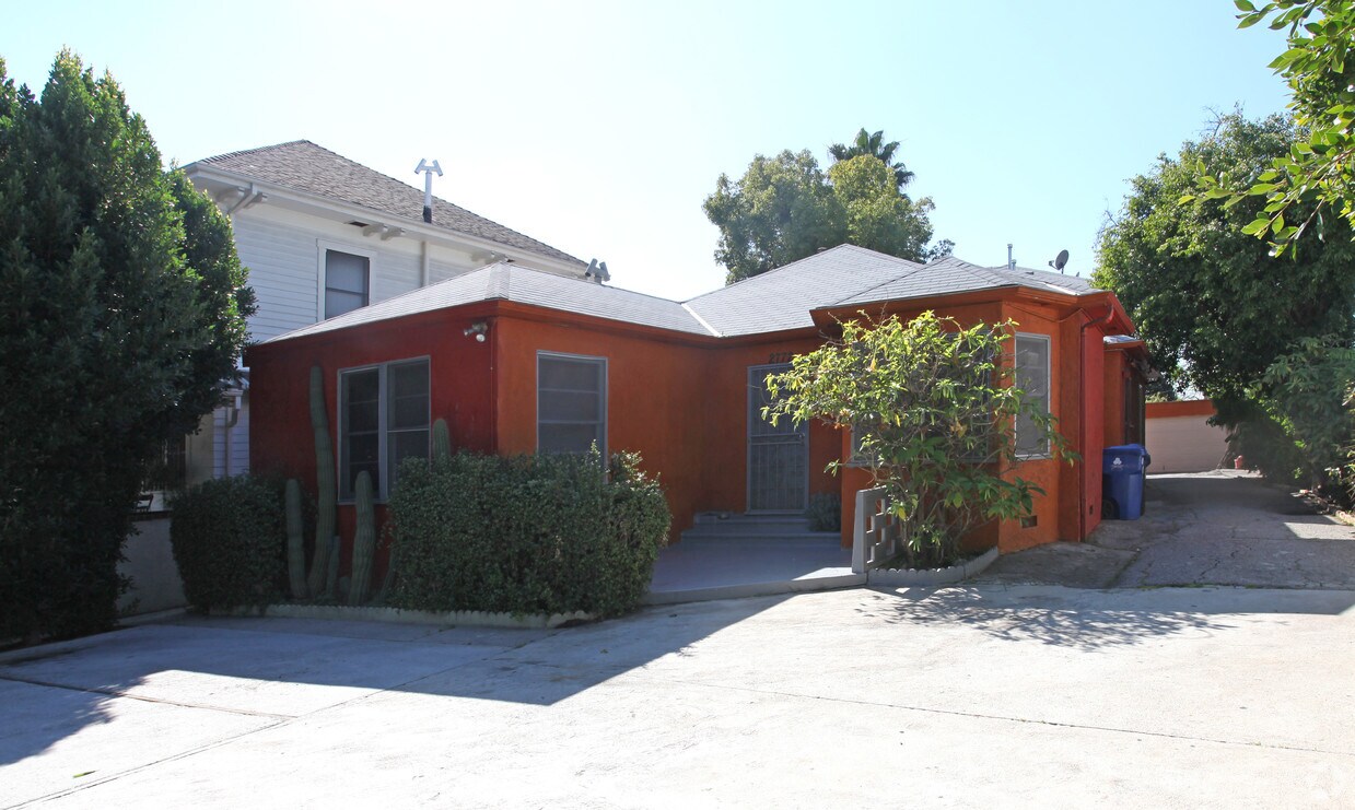 Primary Photo - 2770-2772 Estara Ave