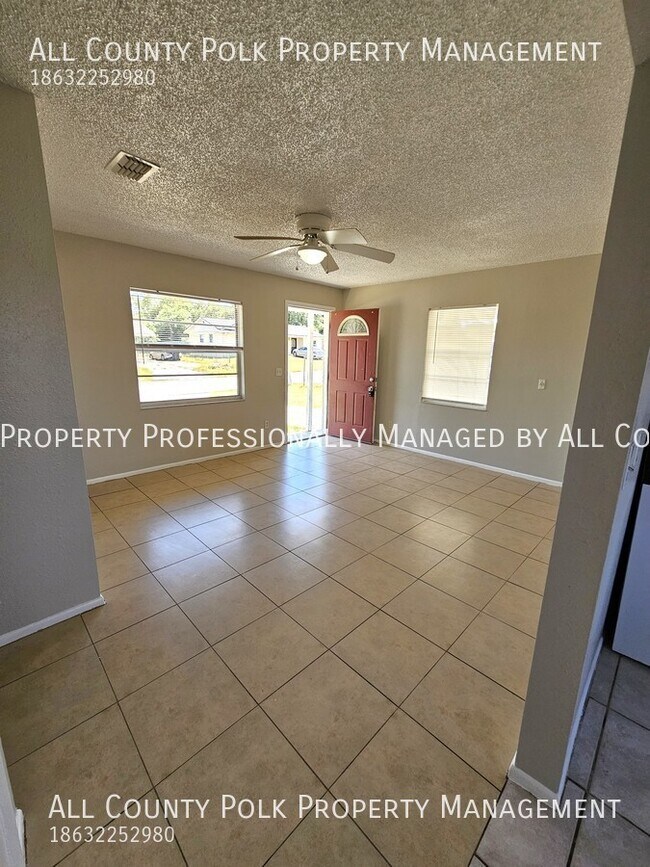 Building Photo - 3 Bedroom 1.5 Bath Single Family Home