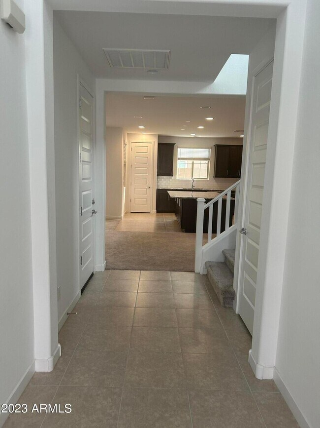 Building Photo - 2511 E Pelican Dr