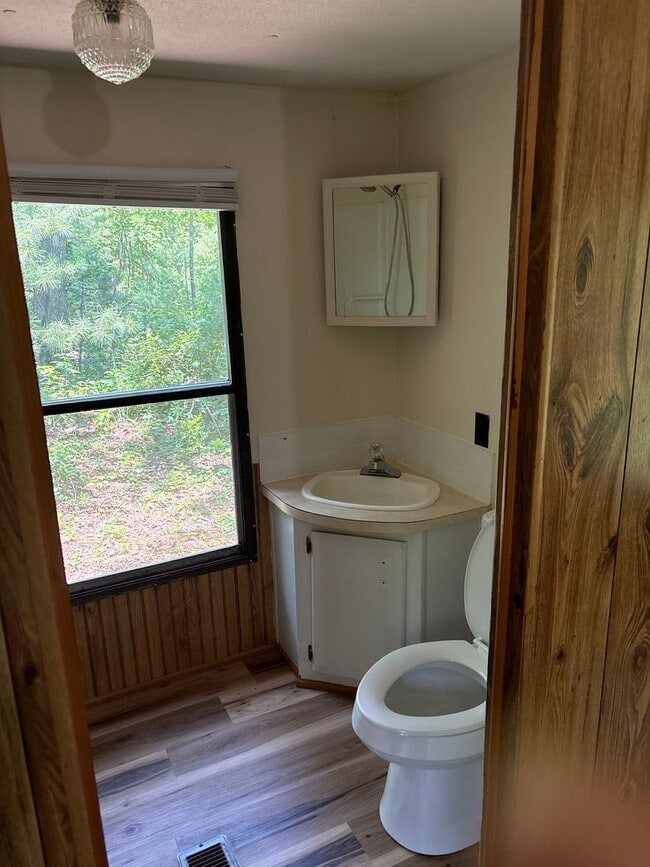 Building Photo - Quiet 3 Bedroom in Alexander