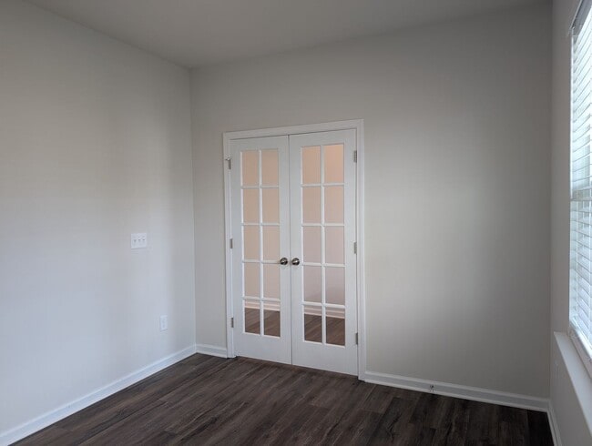 Building Photo - Move-in ready Ranch Style Home Located in ...