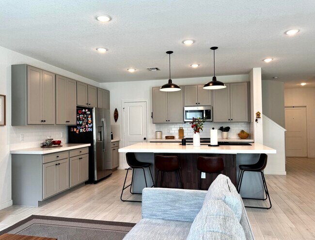 Foto del edificio - 649 Waters Edge Ln