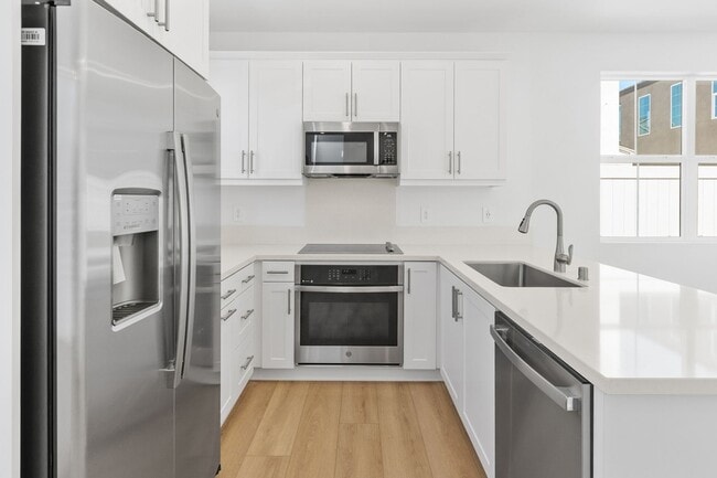 Foto del edificio - Modern Comfort & Style in Prime Ontario Location