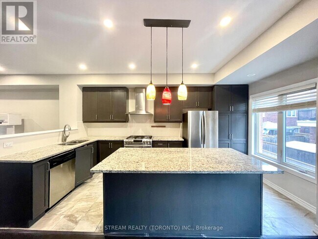 Building Photo - 67 Antibes Dr