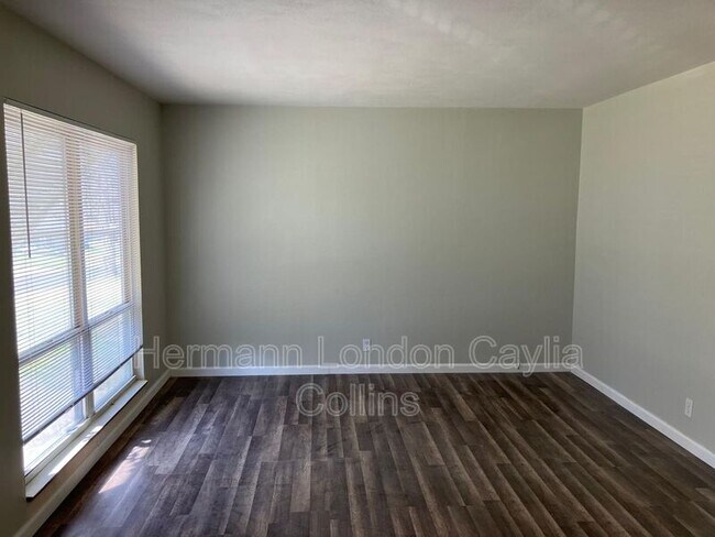Foto del edificio - 205 Ben Nevis Rd