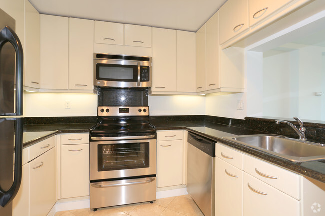 2BR,1.5BA: Kitchen - 1700 California St Residential