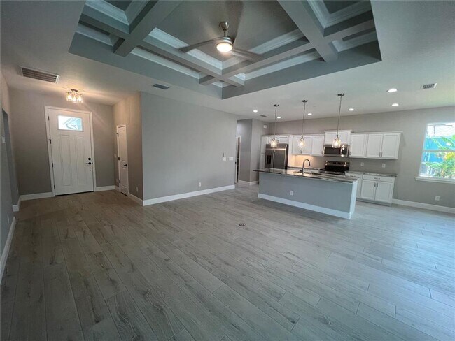 Building Photo - 133 Thelma Dr