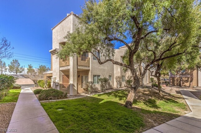 Building Photo - 6877 Tamarus St