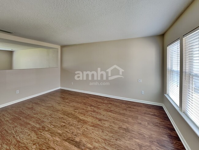 Foto del edificio - 1420 Heather Ct