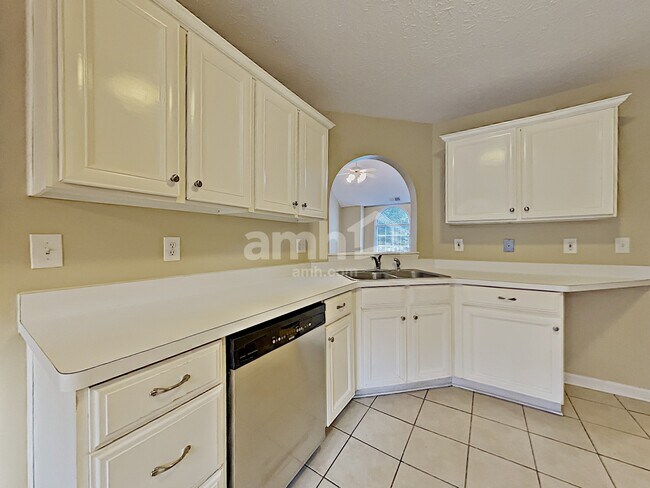 Building Photo - 4810 Lake Park Ter