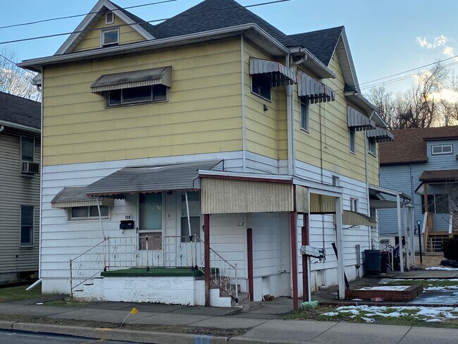 Front Entrance - 138 S 8th St