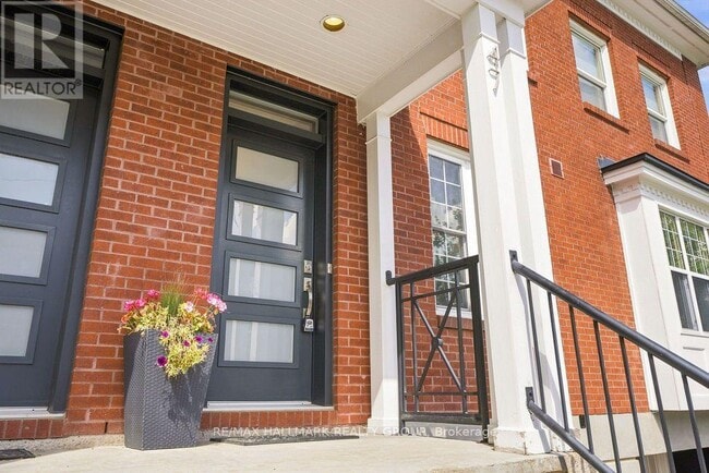 Building Photo - 47 Rideau Terrace
