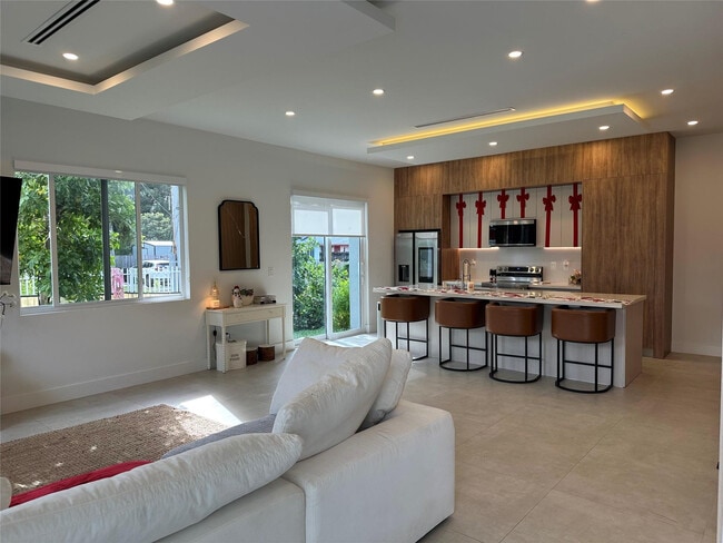 Building Photo - 2109 SW 18th Ave