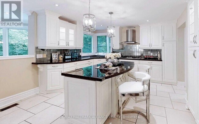 Photo du bâtiment - 2413 Robin Dr