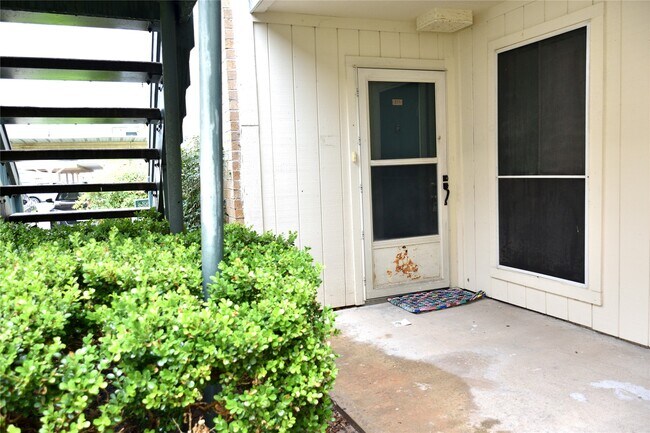 Building Photo - 250 El Dorado Blvd