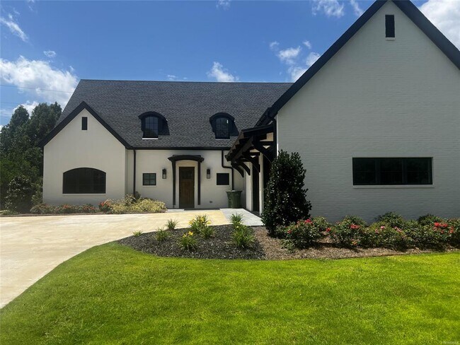 Foto del edificio - 3540 Oak Grove Cir