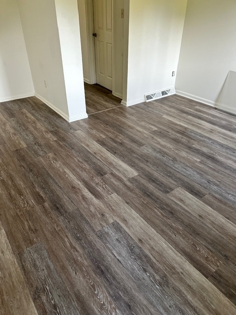 Family room - 151 Bard Dr